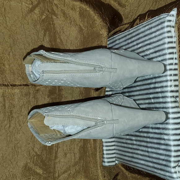 Michael Antonio cream cutout booties - Picture 3 of 9